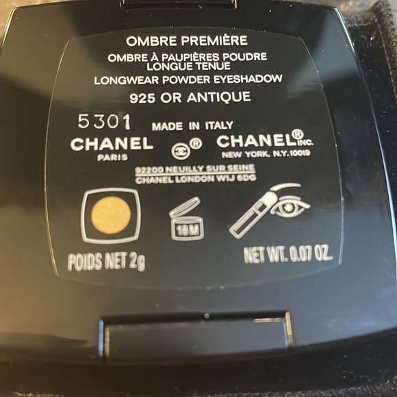 Chanel Make Up with Sleeves and Lip Stick and Chanel Make Up Pouch With Gift Box - Picture 9 of 12